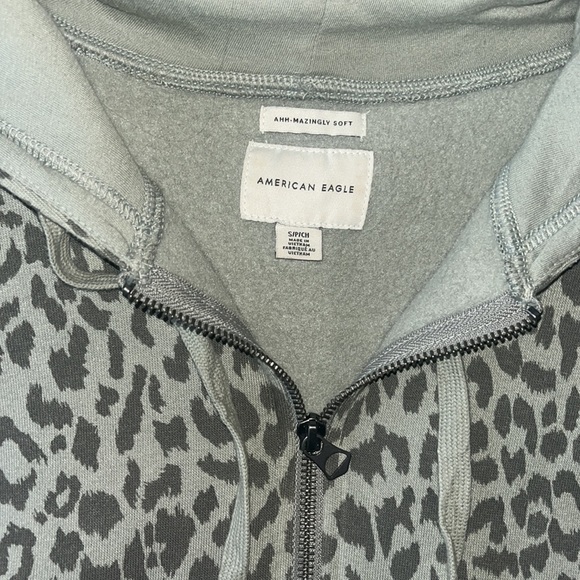Green cheetah print American Eagle, perfect condition, worn twice - Picture 2 of 3